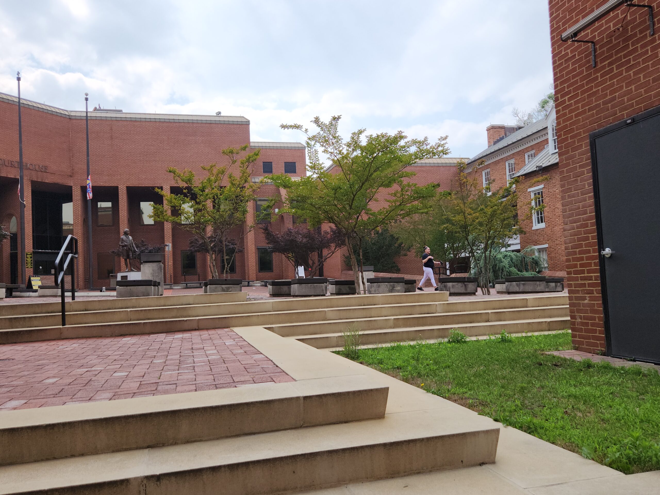 <div class='container'>Frederick County Courthouse Multi-Service Center</div>