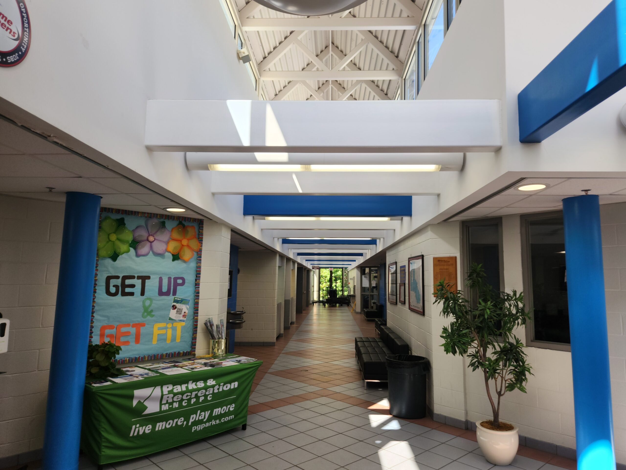 <div class='container'>Perrywood Community Park School Center</div>