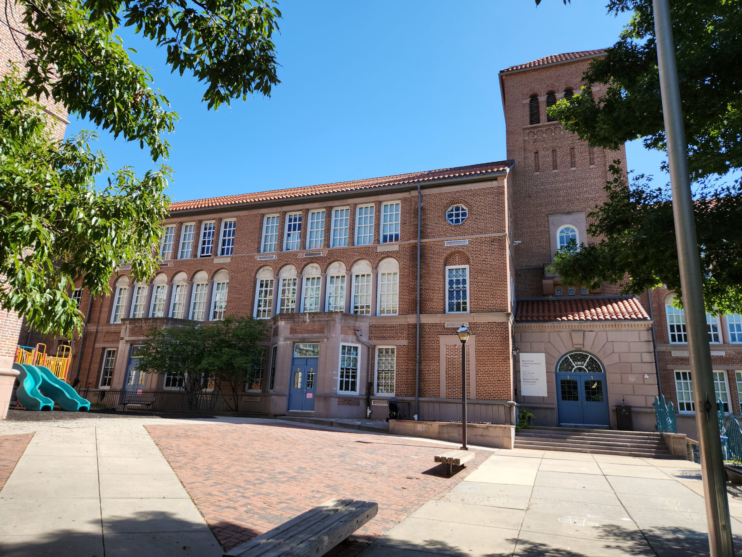 <div class='container'>Roland Park Elementary/Middle School</div>