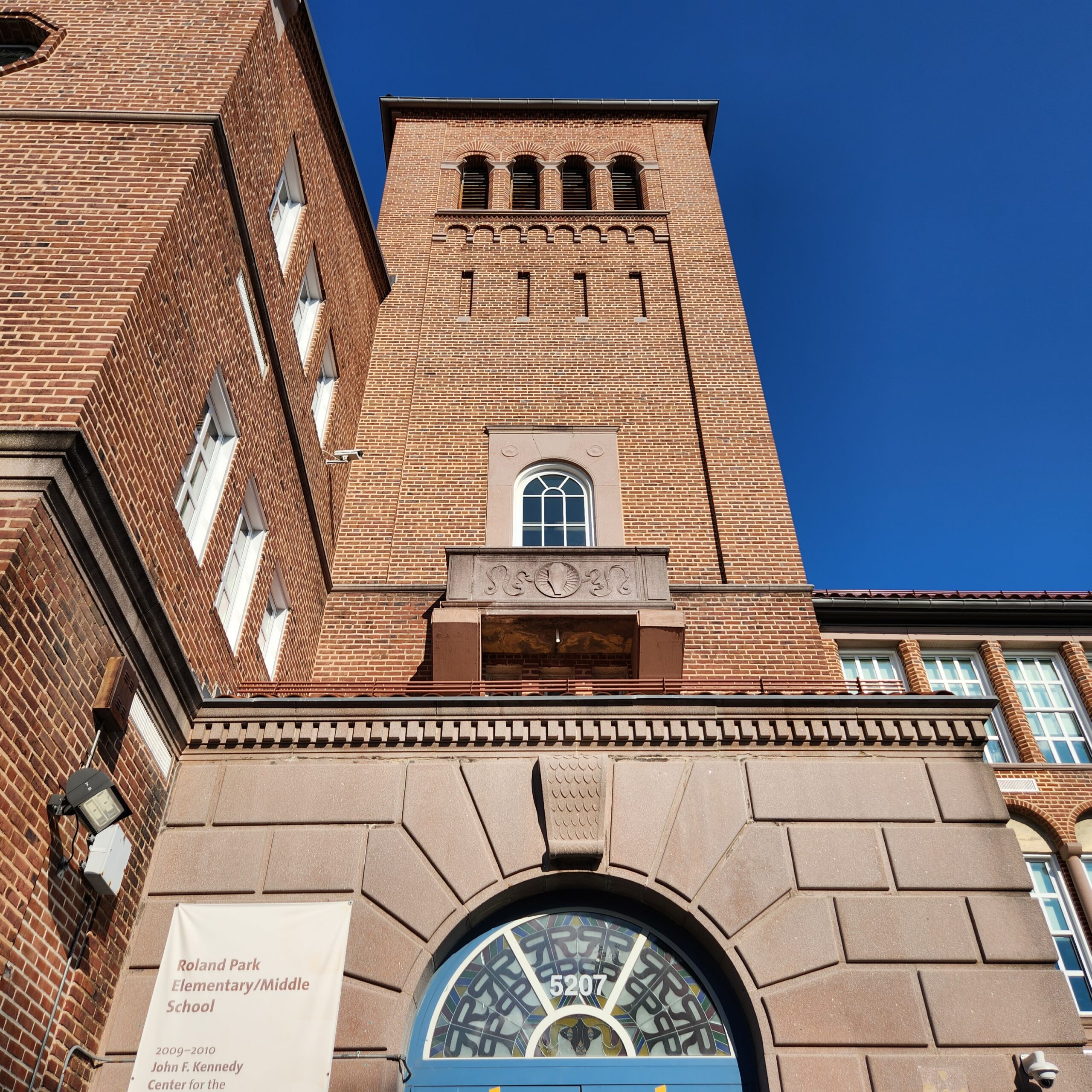 <div class='container'>Roland Park Elementary/Middle School</div>