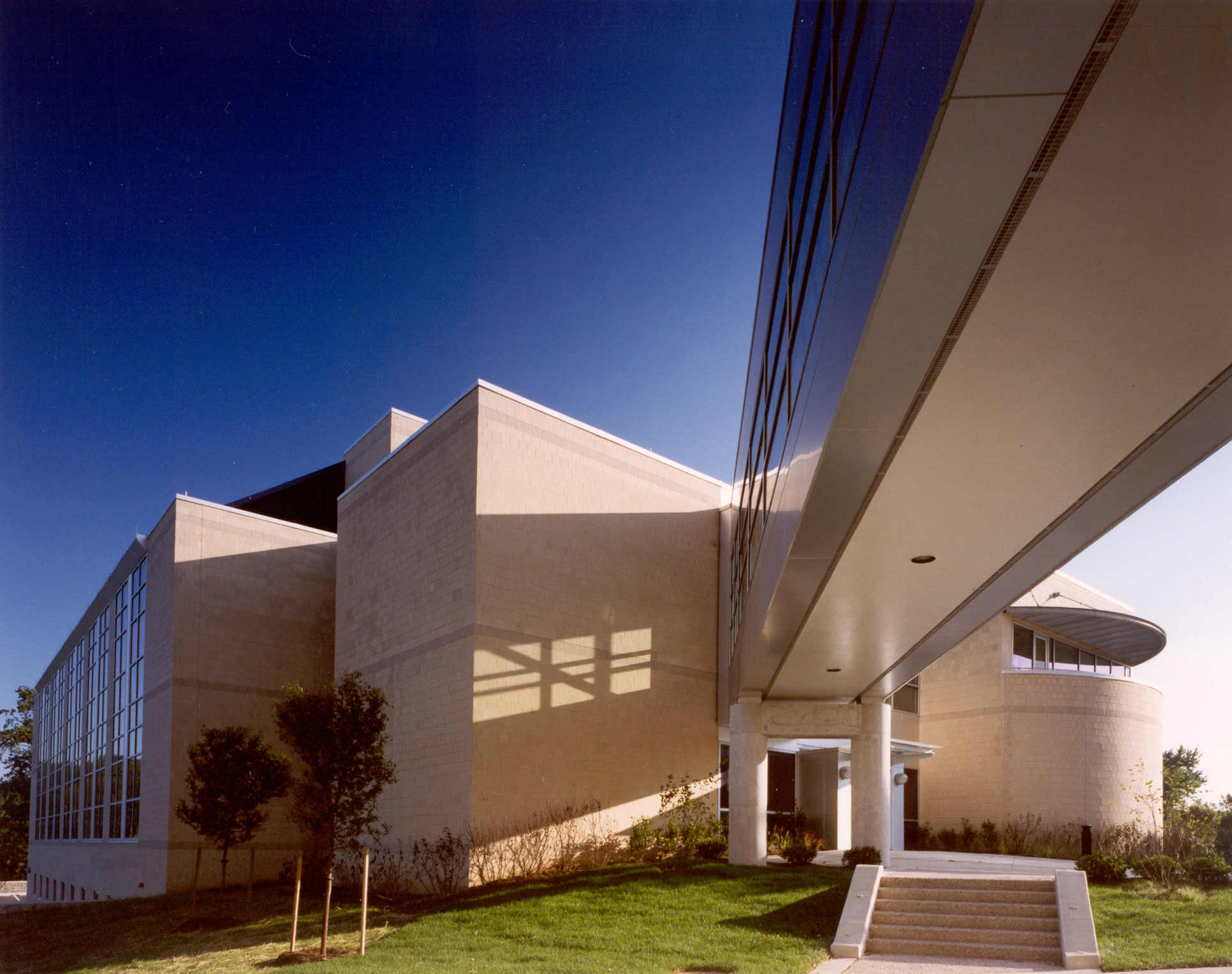 <div class='container'>Morgan State University- Richard Dixon Biomedical Research Center</div>