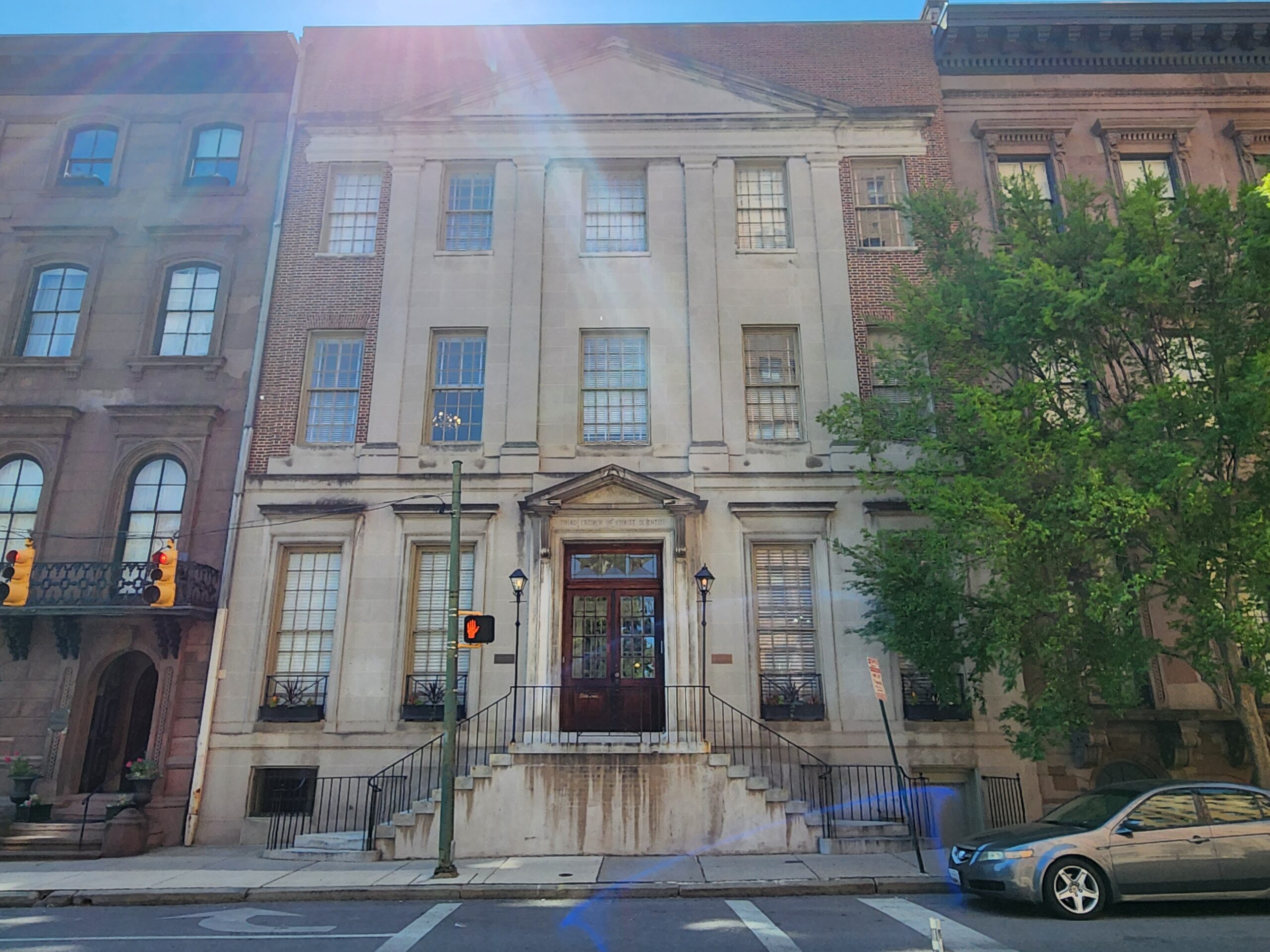 <div class='container'>Agora Data Center</div>