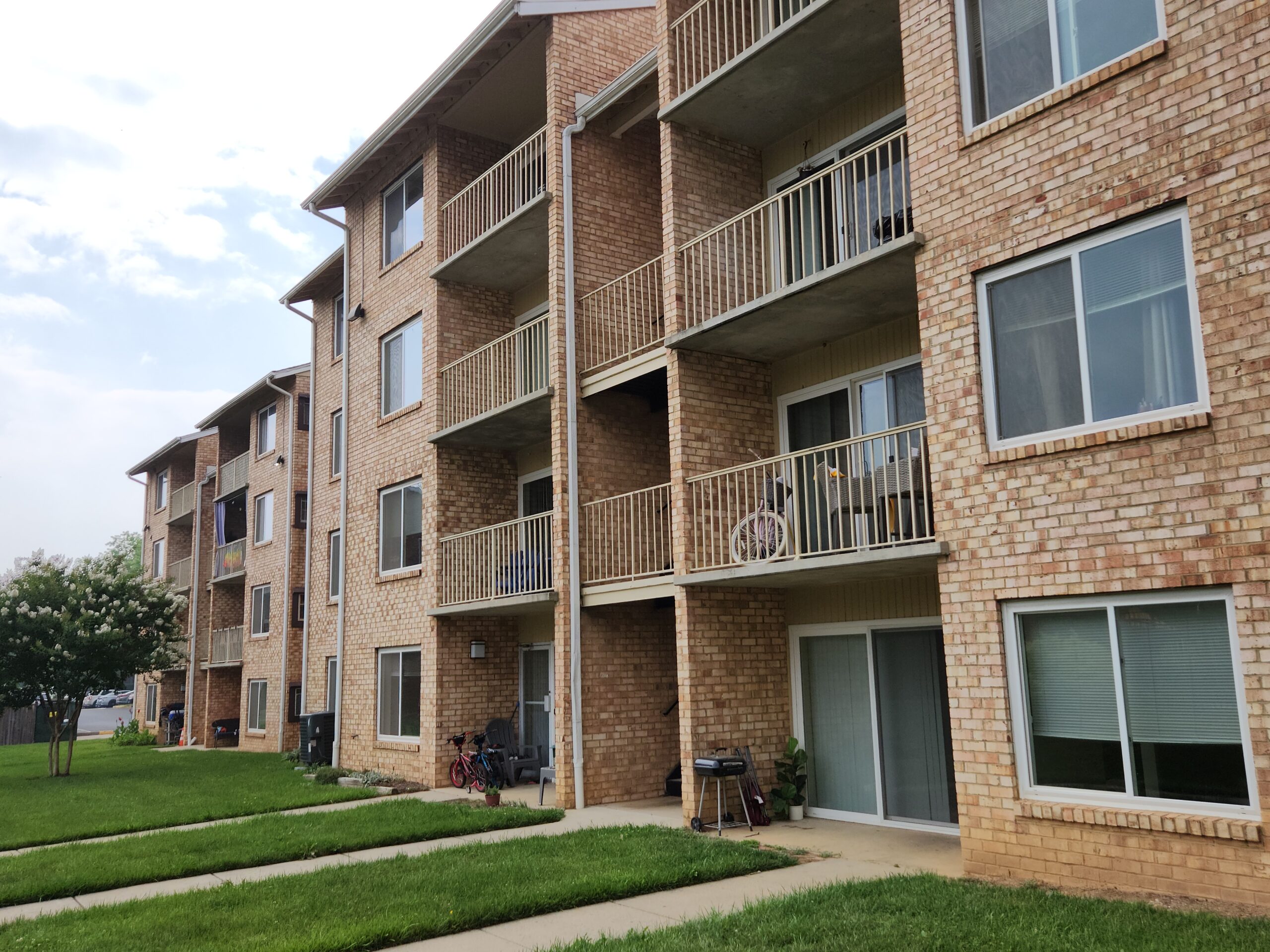 <div class='container'>Willowdale Crossing</div>