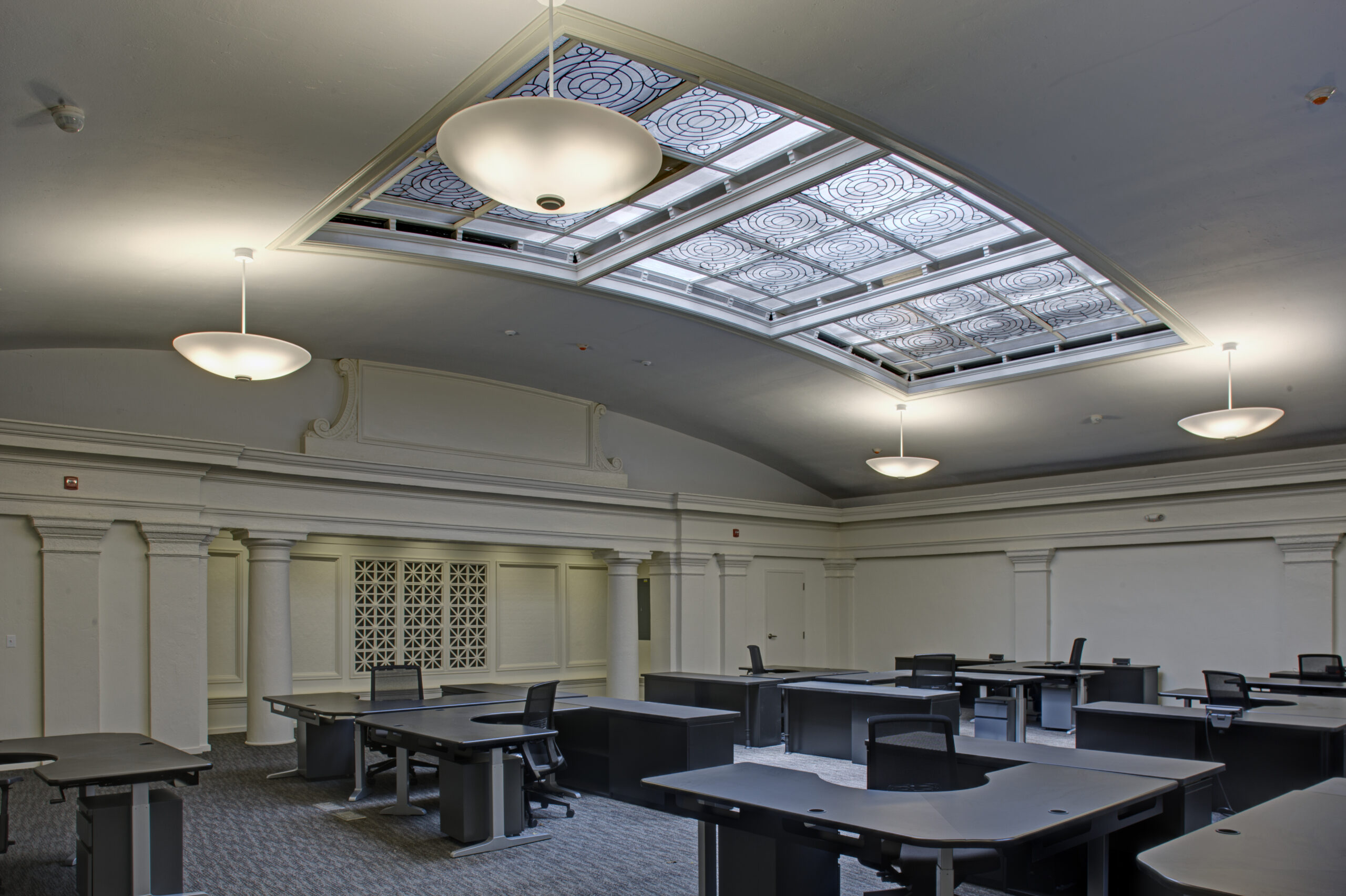 <div class='container'>Agora Data Center</div>