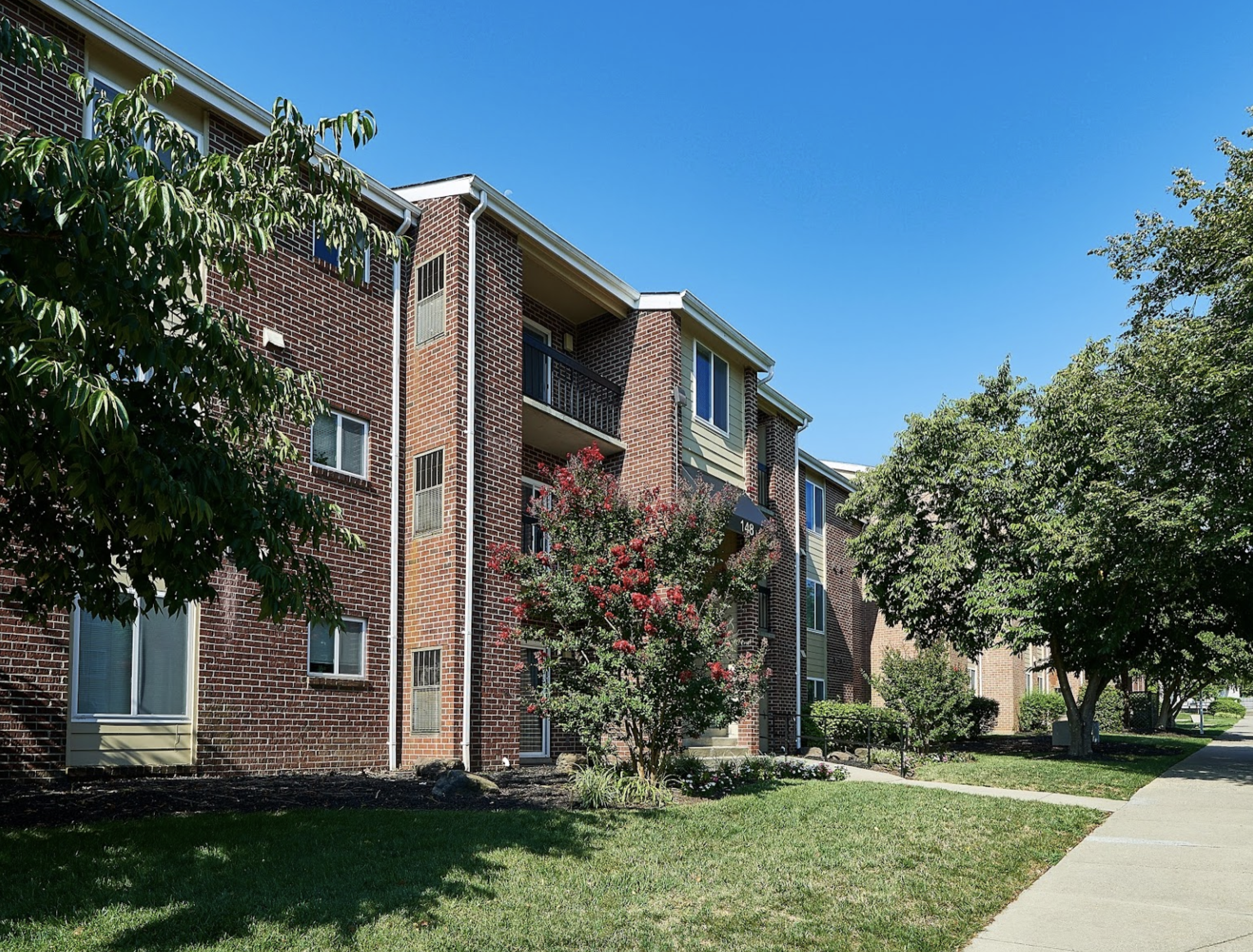 <div class='container'>Willowdale Crossing</div>